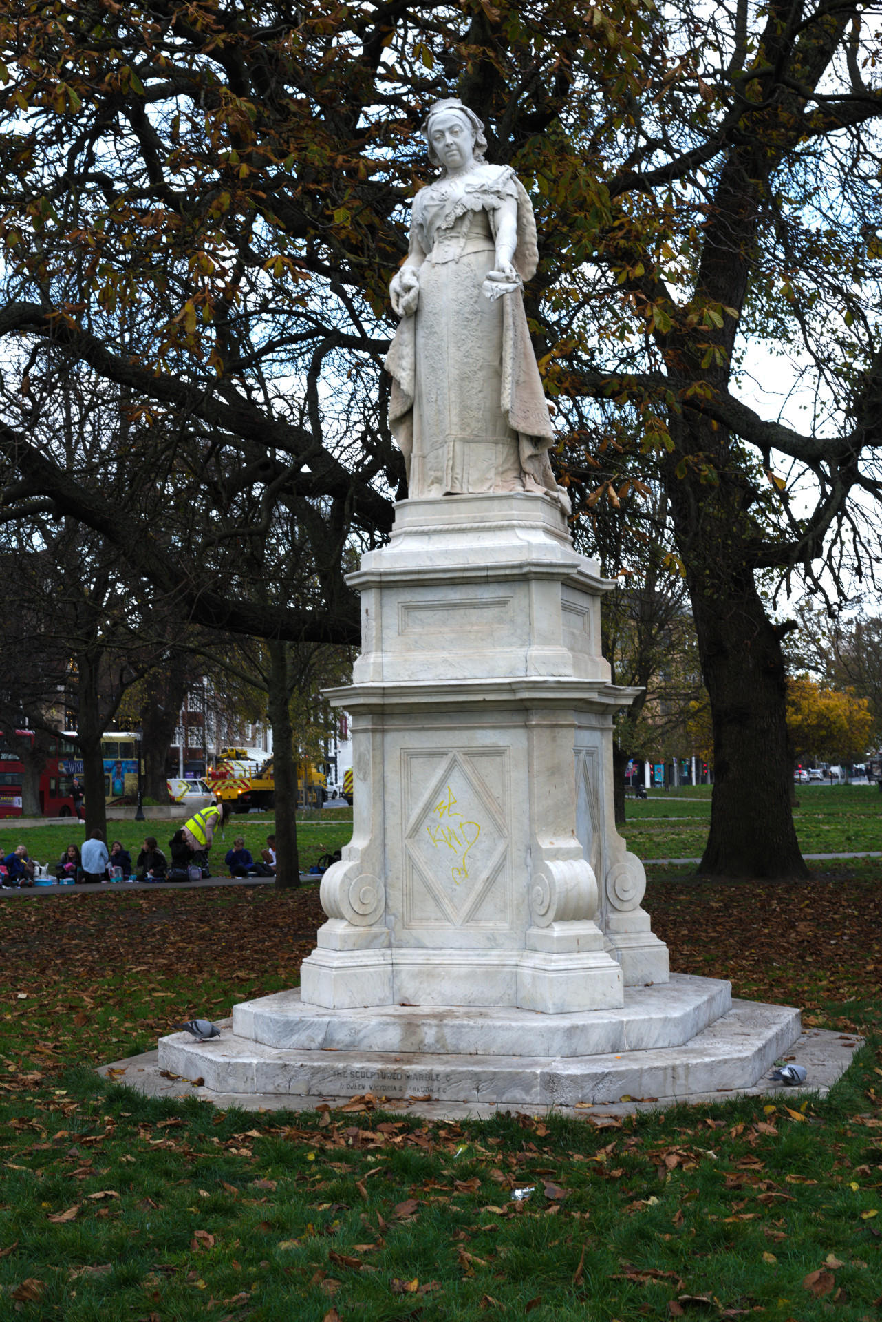 Overcast lighting on Statue of Queen Victoria, Brighton